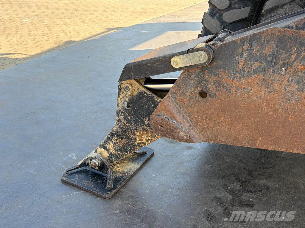 CAT M313D VA - Outriggers + Blade Excavadoras de ruedas