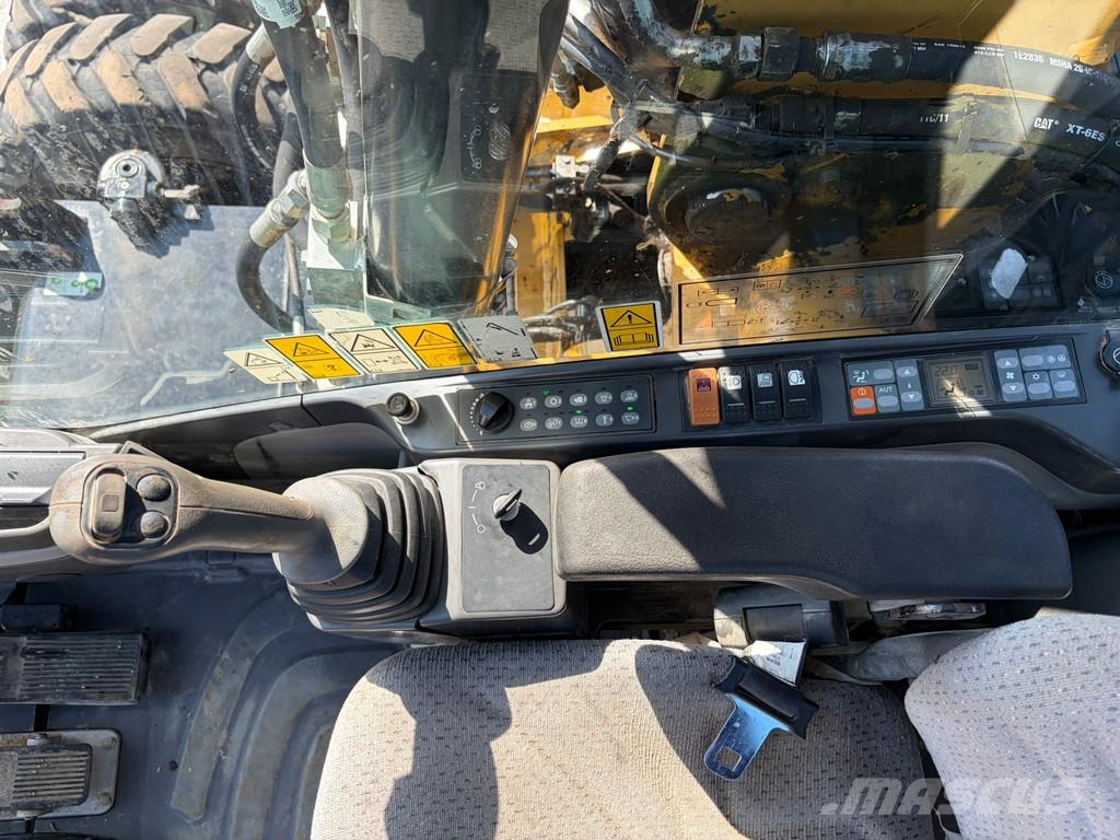 CAT M313D VA - Outriggers + Blade Excavadoras de ruedas