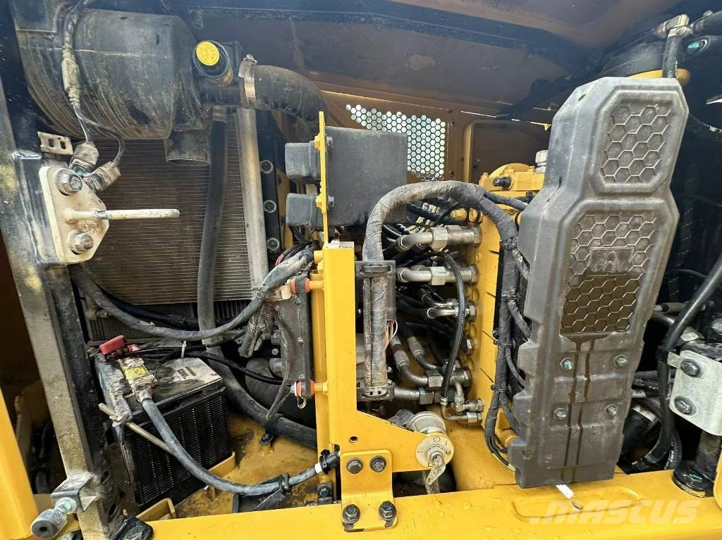 CAT 307 中型挖掘机