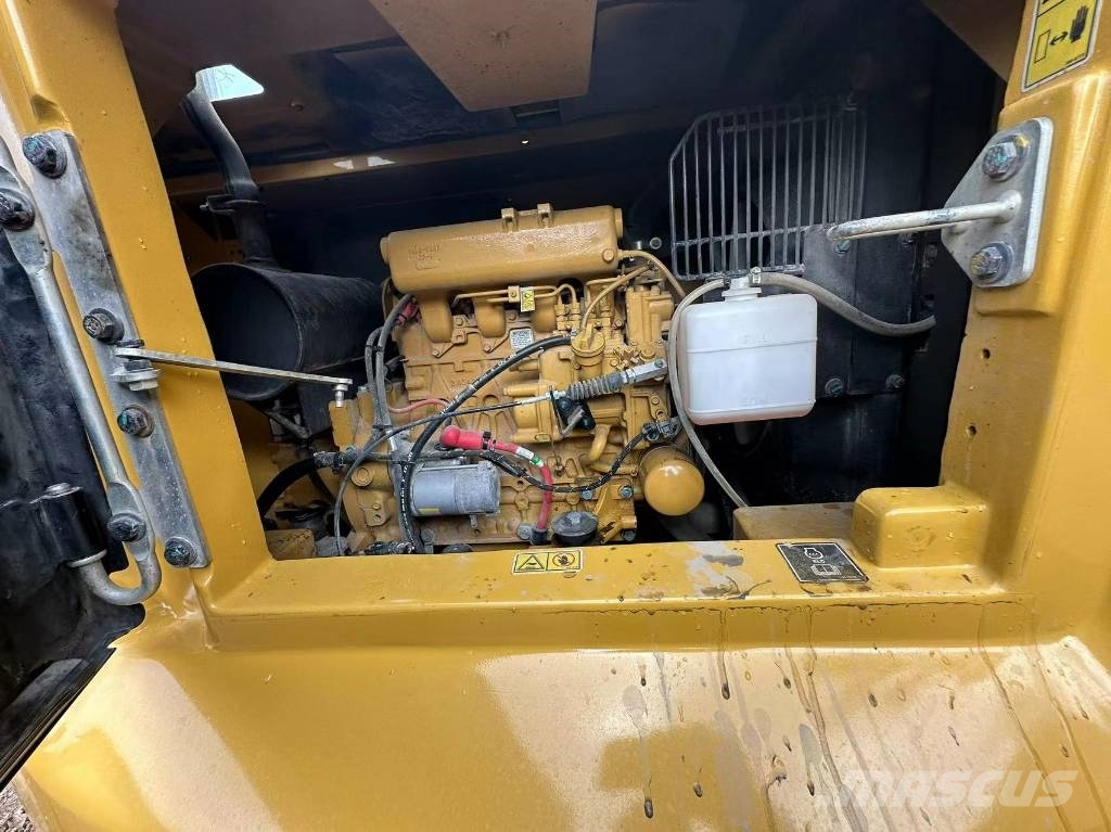 CAT 307 中型挖掘机