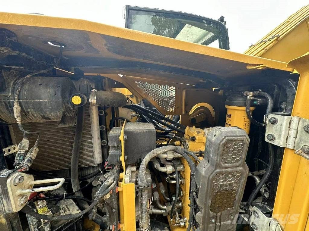 CAT 307 中型挖掘机