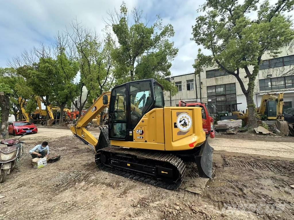 CAT 307 中型挖掘机