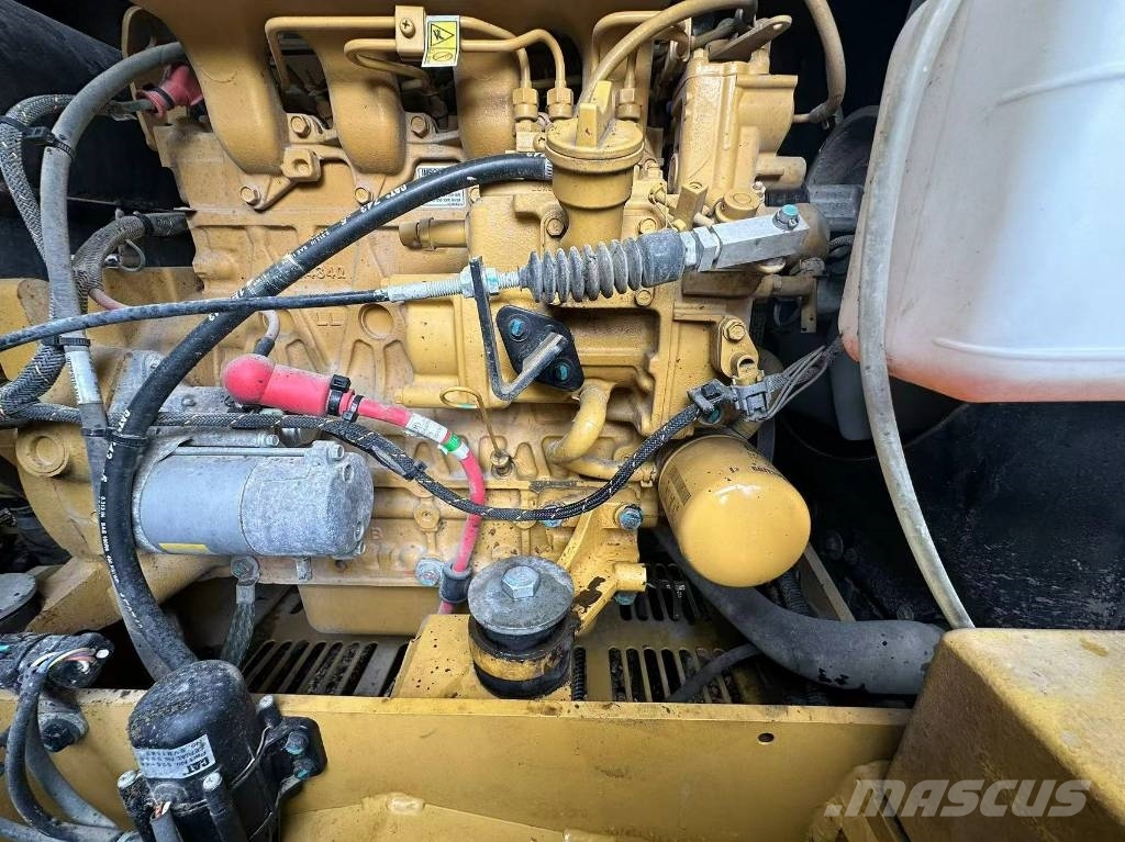 CAT 307 中型挖掘机