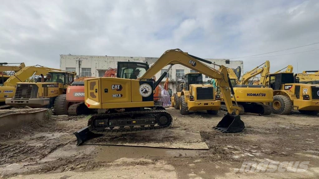 CAT 307 中型挖掘机