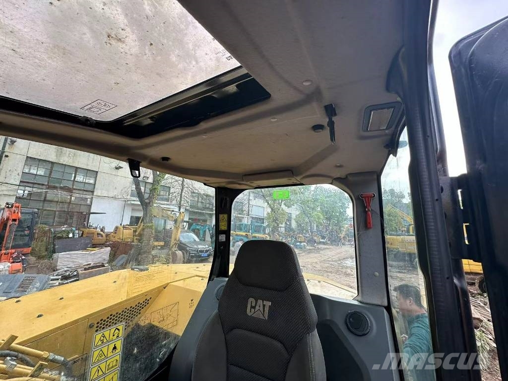 CAT 307 中型挖掘机