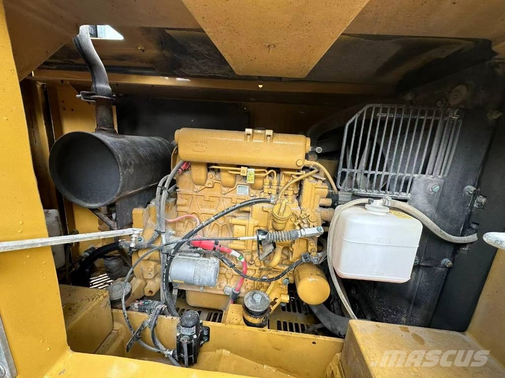 CAT 307 中型挖掘机