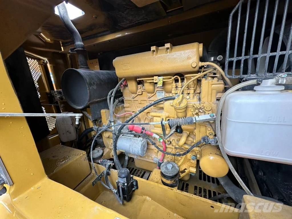CAT 307 中型挖掘机