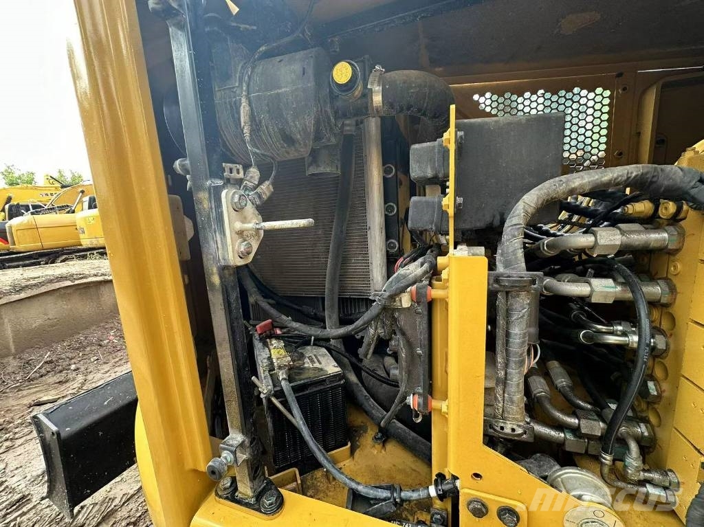 CAT 307 中型挖掘机