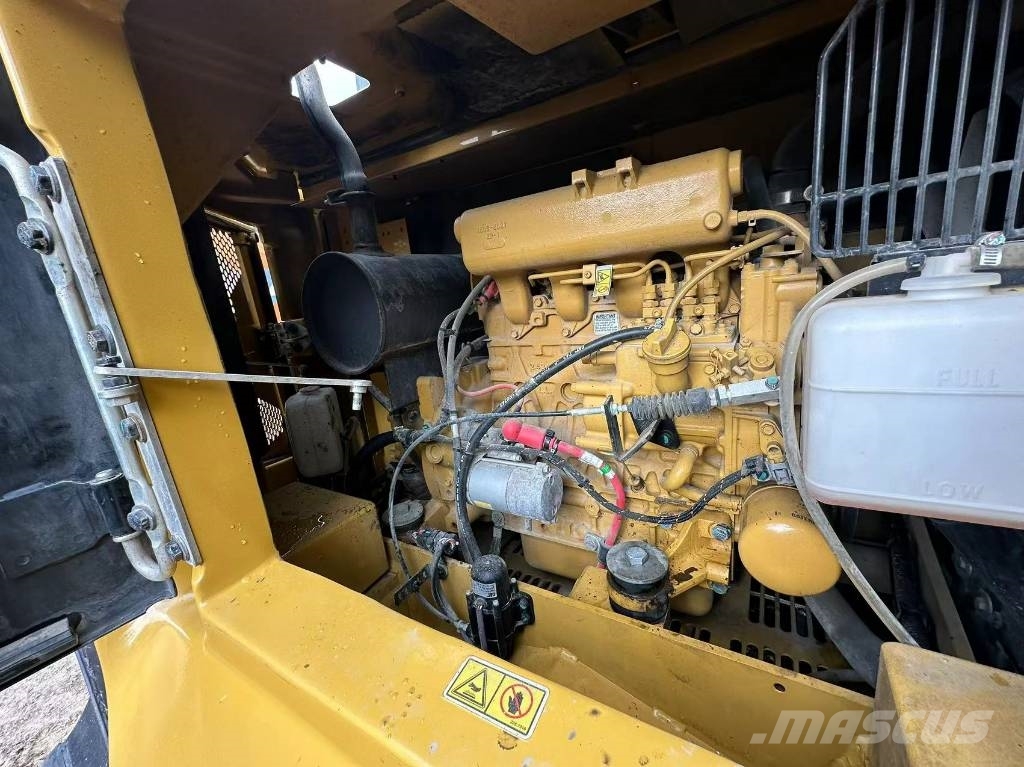CAT 307 中型挖掘机