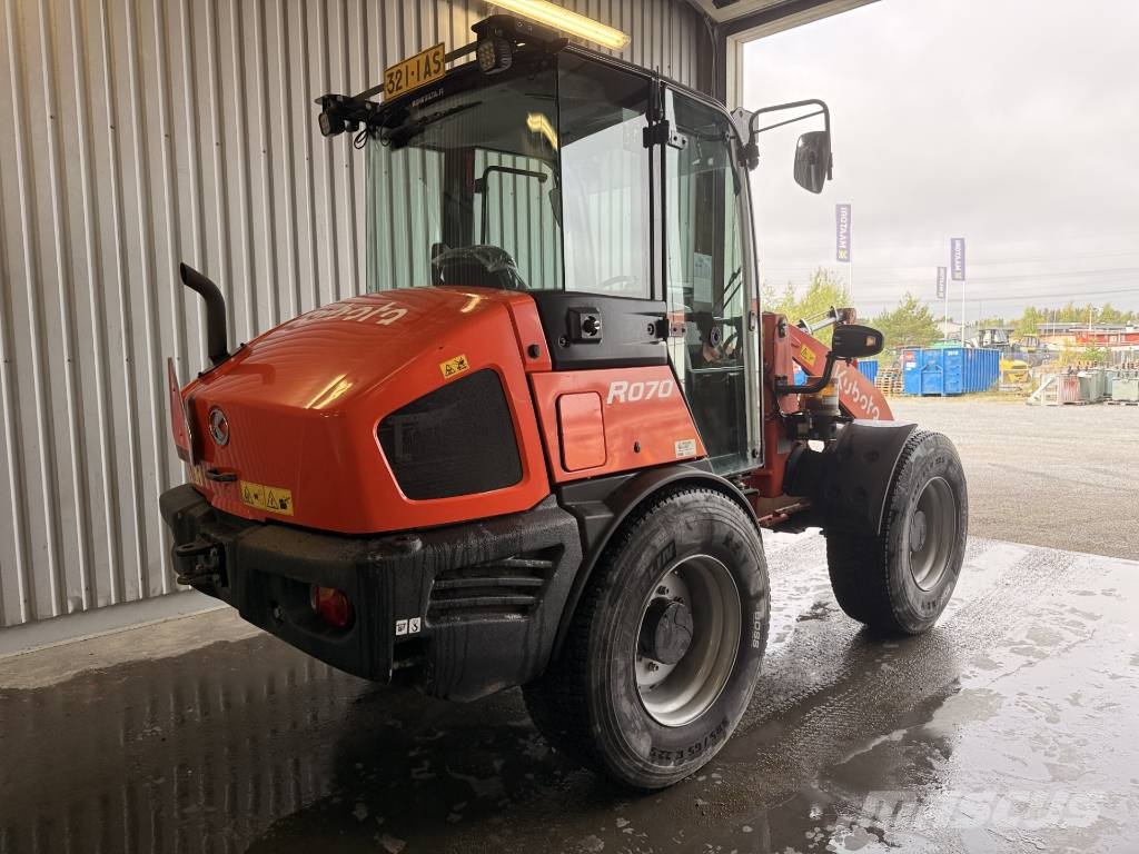 Kubota R 070  ( Vaihdossa käy kaikki ) Gumikerekes homlokrakodók