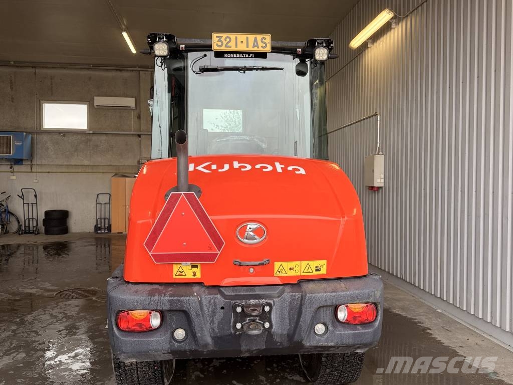 Kubota R 070  ( Vaihdossa käy kaikki ) Gumikerekes homlokrakodók