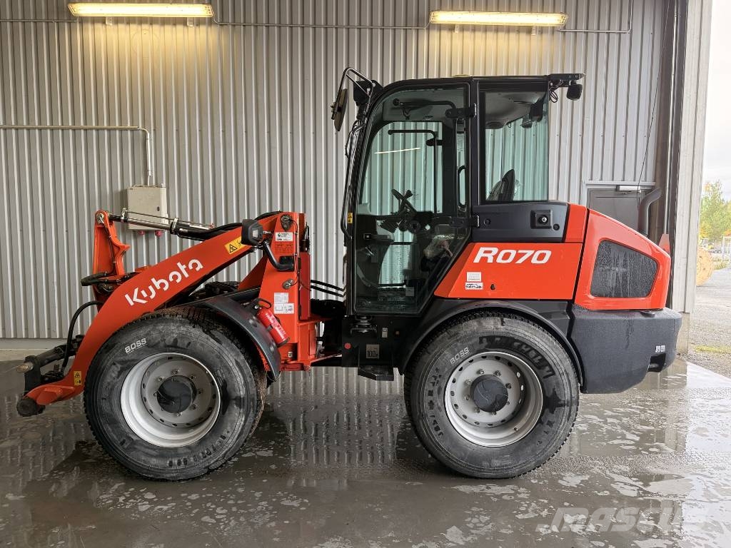 Kubota R 070  ( Vaihdossa käy kaikki ) Gumikerekes homlokrakodók