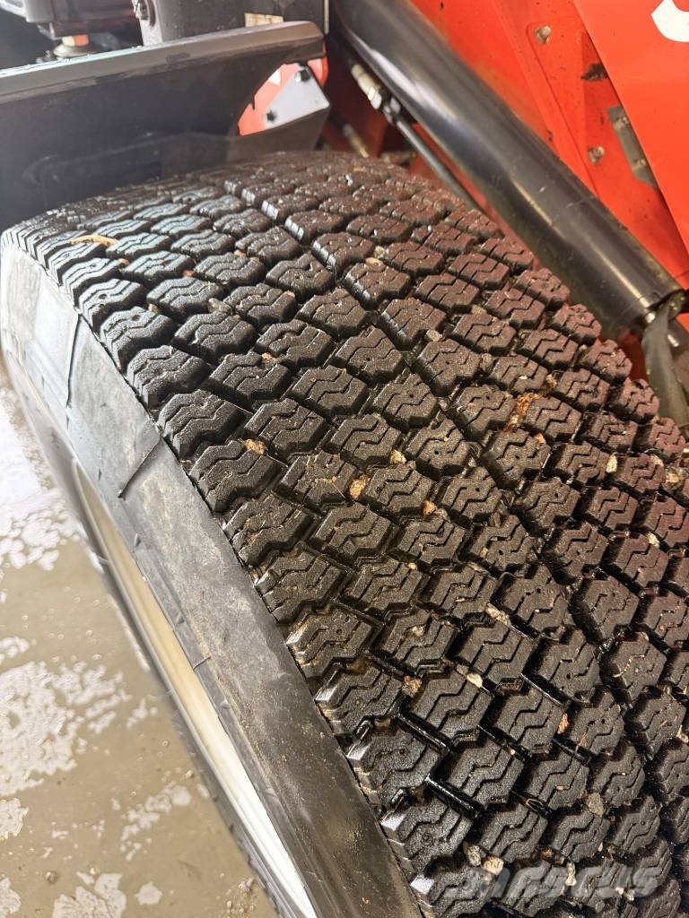 Kubota R 070  ( Vaihdossa käy kaikki ) Gumikerekes homlokrakodók