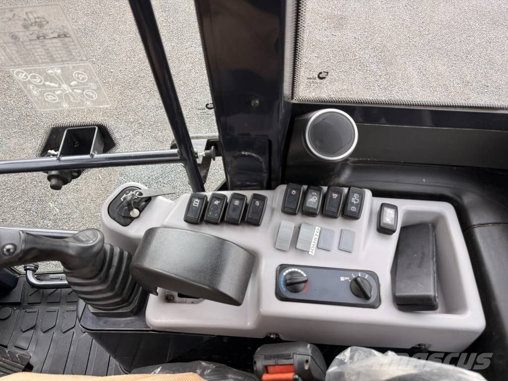 Kubota R 070  ( Vaihdossa käy kaikki ) Gumikerekes homlokrakodók