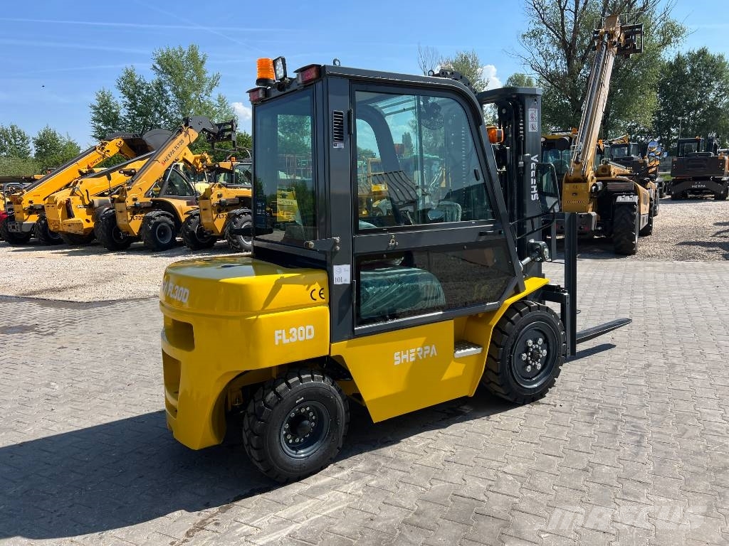 Sherpa FL30D diesel targonca fülkével és fülke nélkül Dīzeļa autoiekrāvēji