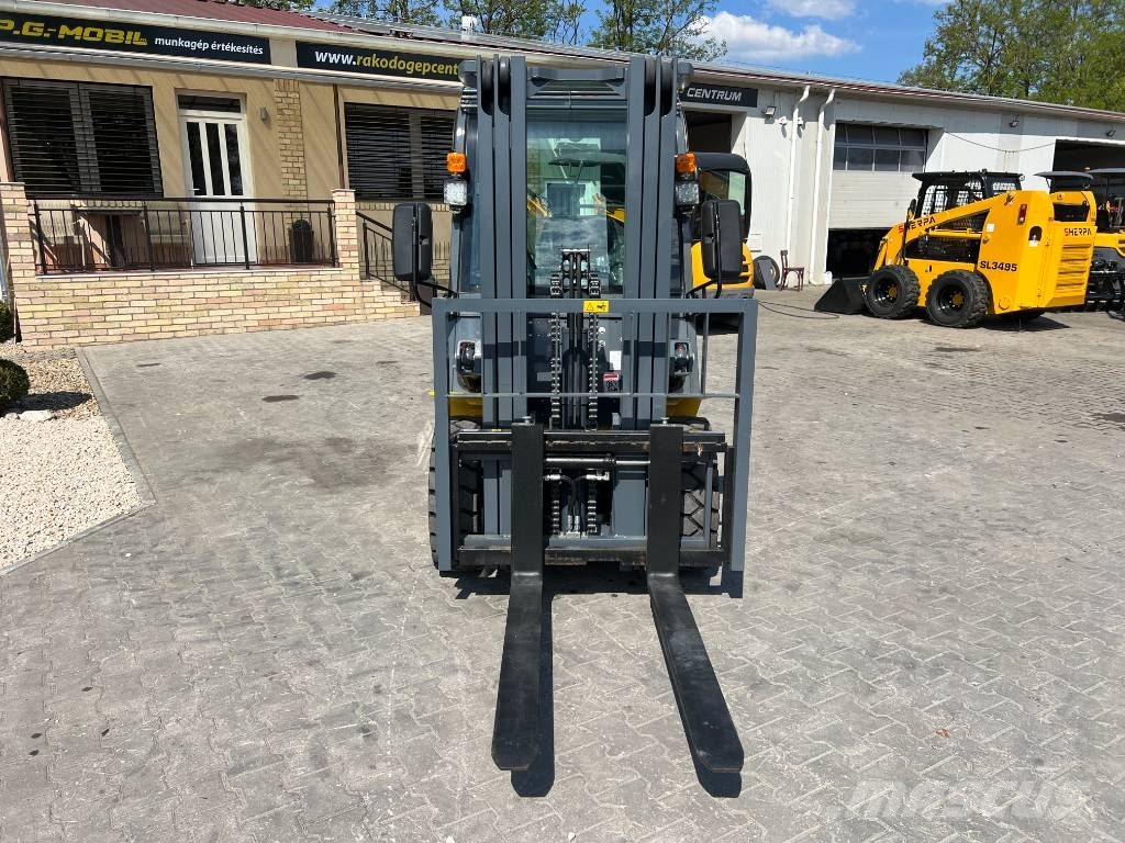 Sherpa FL30D diesel targonca fülkével és fülke nélkül Dīzeļa autoiekrāvēji