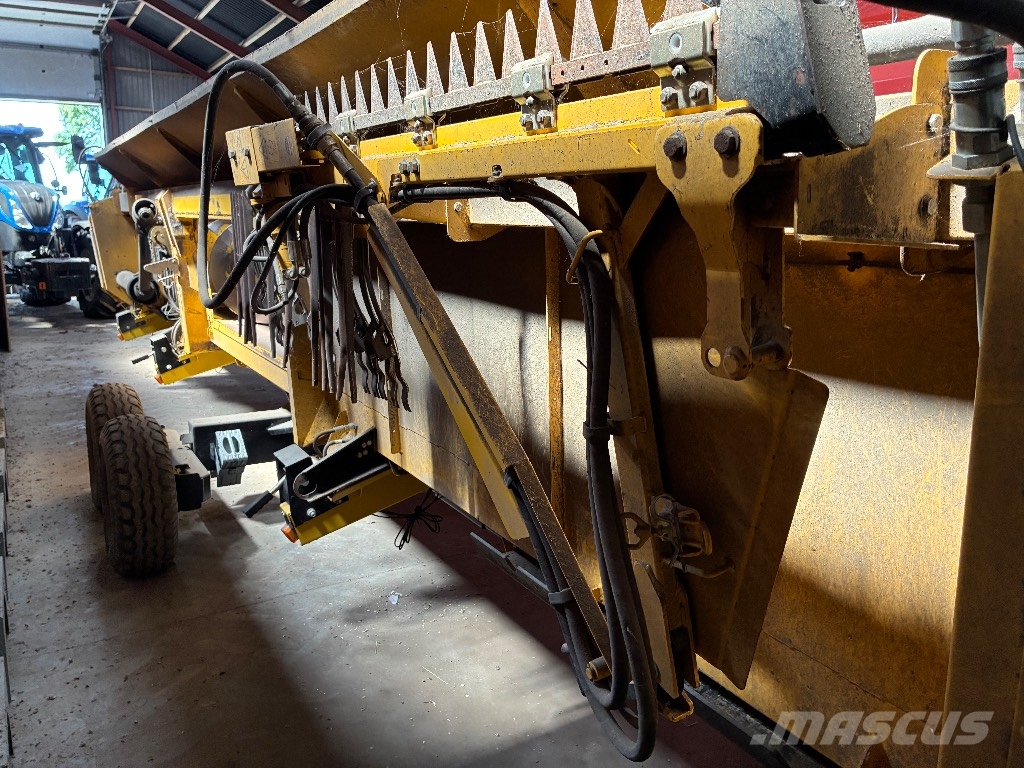 New Holland CX 8070 SLH حصادات