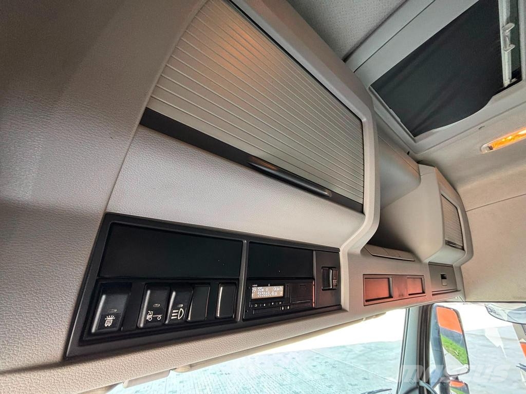 Volvo FH 400 4x2 GLOBE XL وحدات الجر