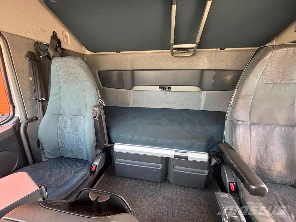 Volvo FH 400 4x2 GLOBE XL وحدات الجر