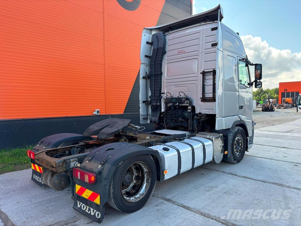 Volvo FH 400 4x2 GLOBE XL وحدات الجر