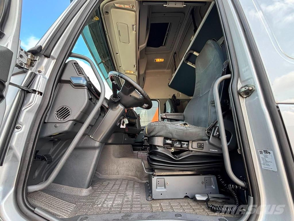 Volvo FH 400 4x2 GLOBE XL وحدات الجر