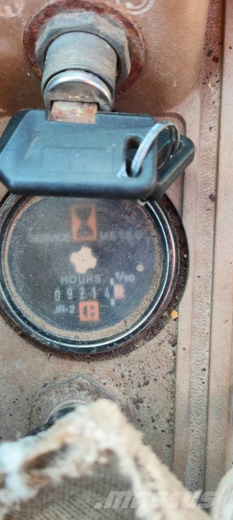 CAT IT 28 B Kolesové nakladače