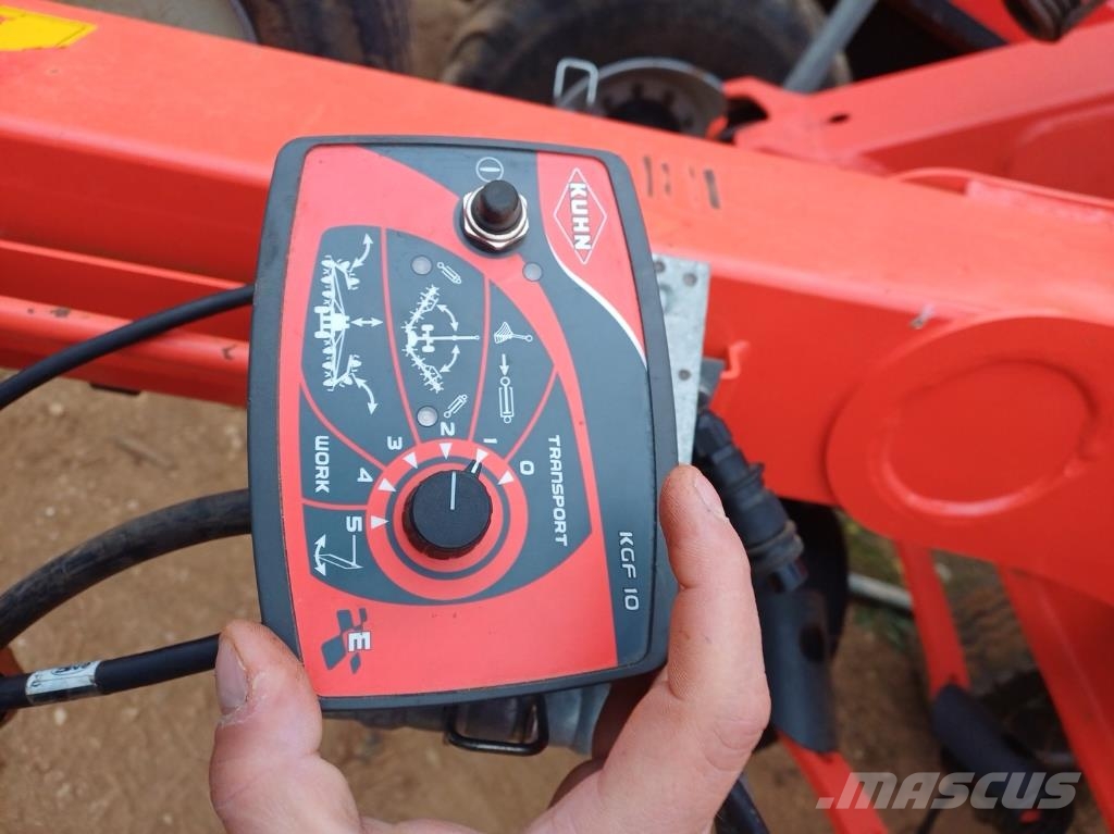 Kuhn GF 13012 Grābekļi un siena ārdītāji