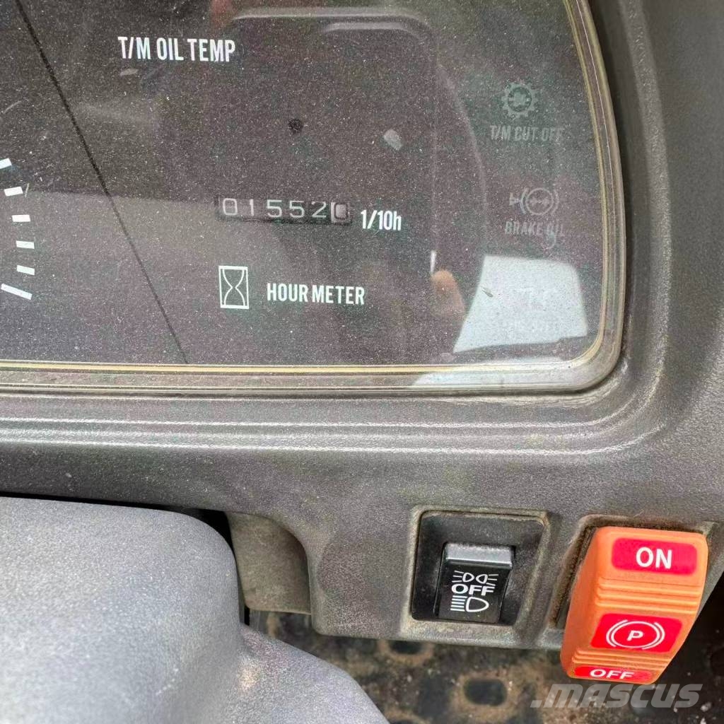 TCM L 32 Kolesni nakladalci
