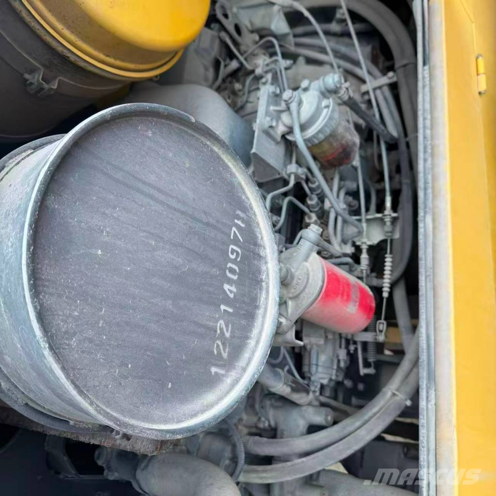 TCM L 32 Kolesni nakladalci