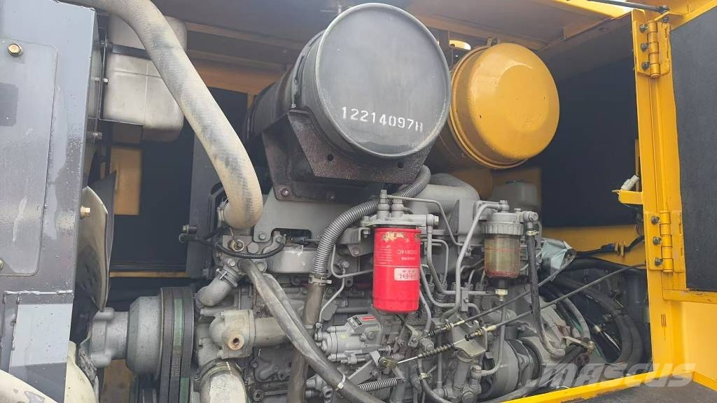 TCM L 32 Kolesni nakladalci