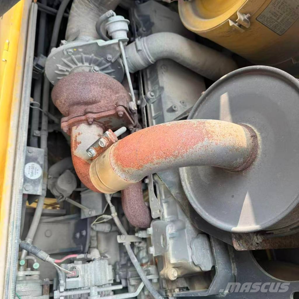 TCM L 32 Kolesni nakladalci