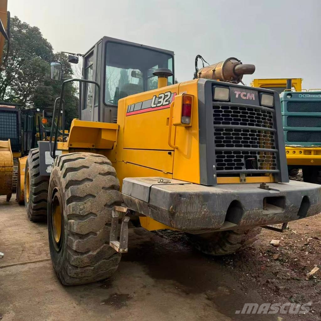 TCM L 32 Kolesni nakladalci