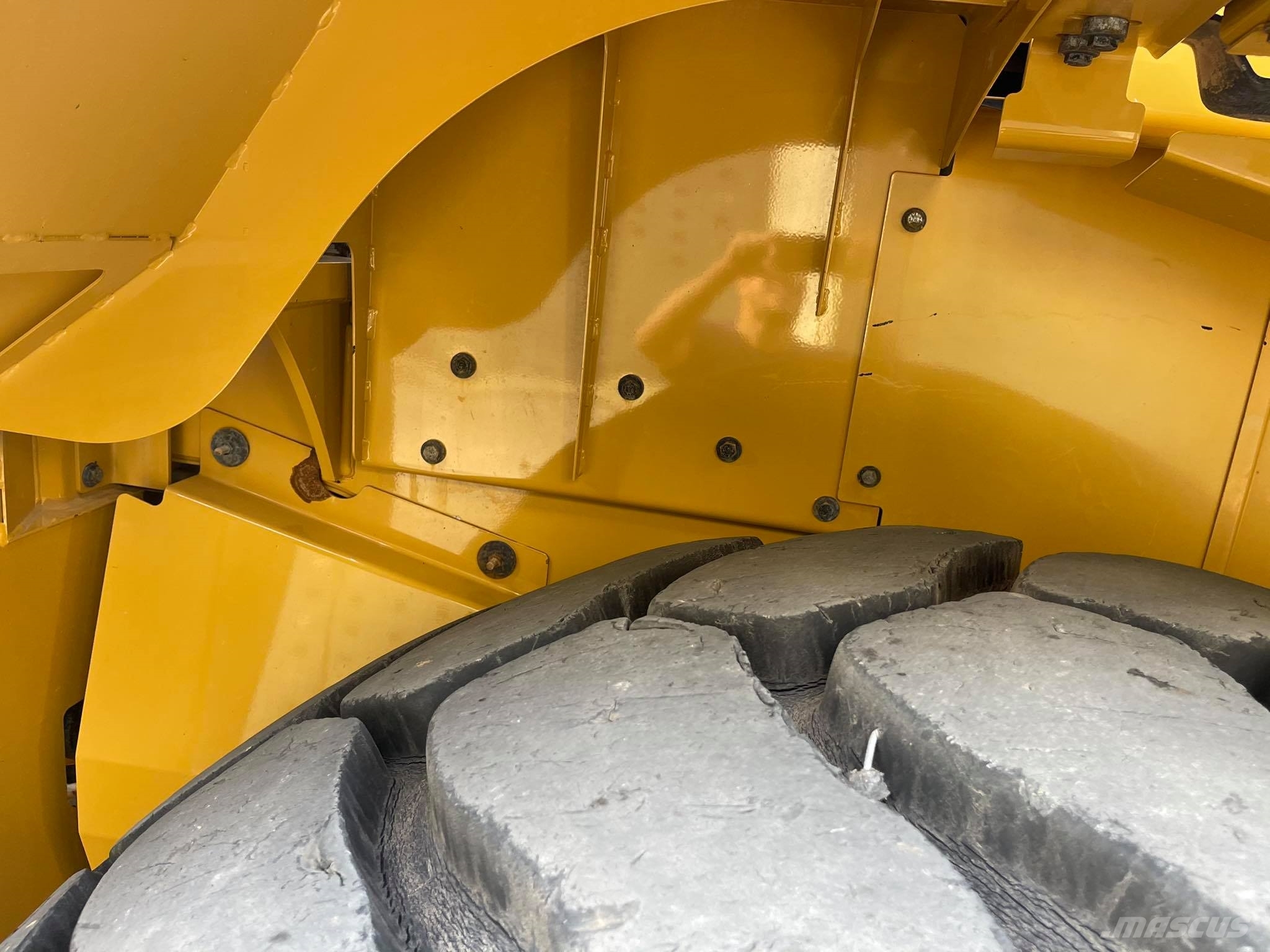 CAT 966M لوادر بعجل