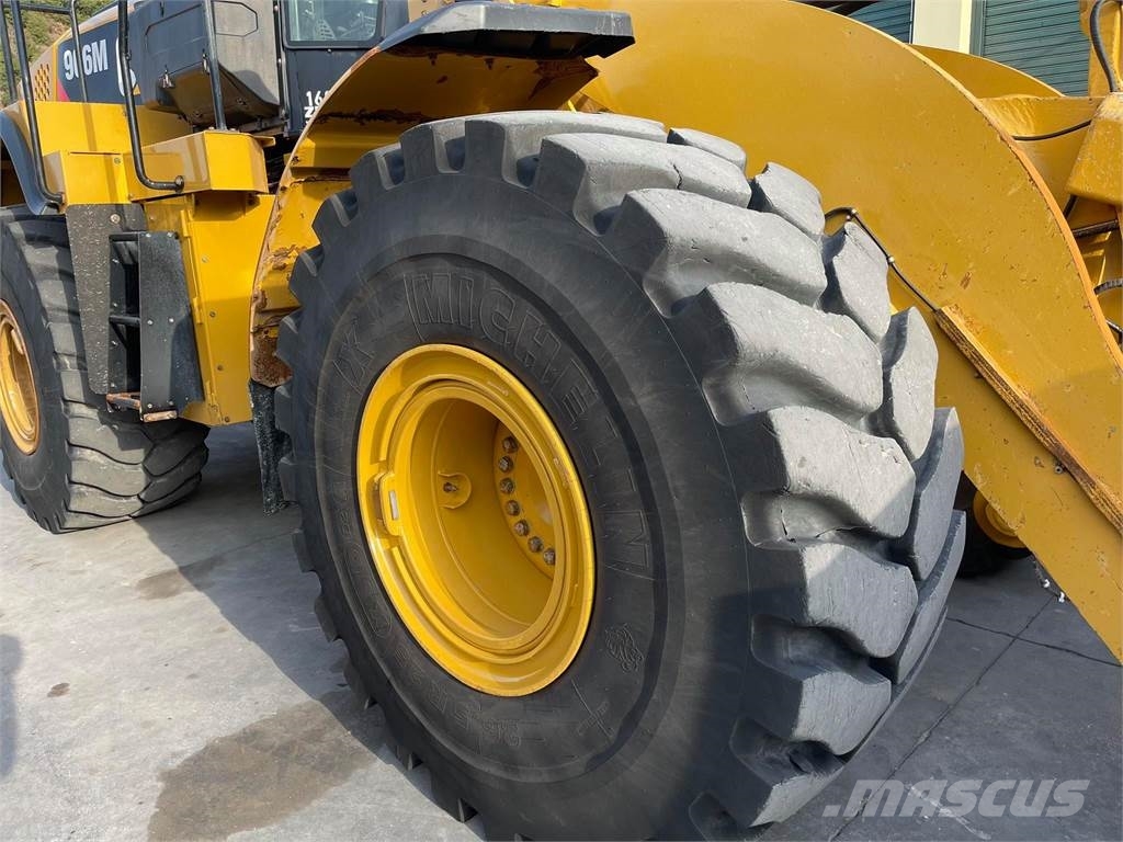 CAT 966M لوادر بعجل
