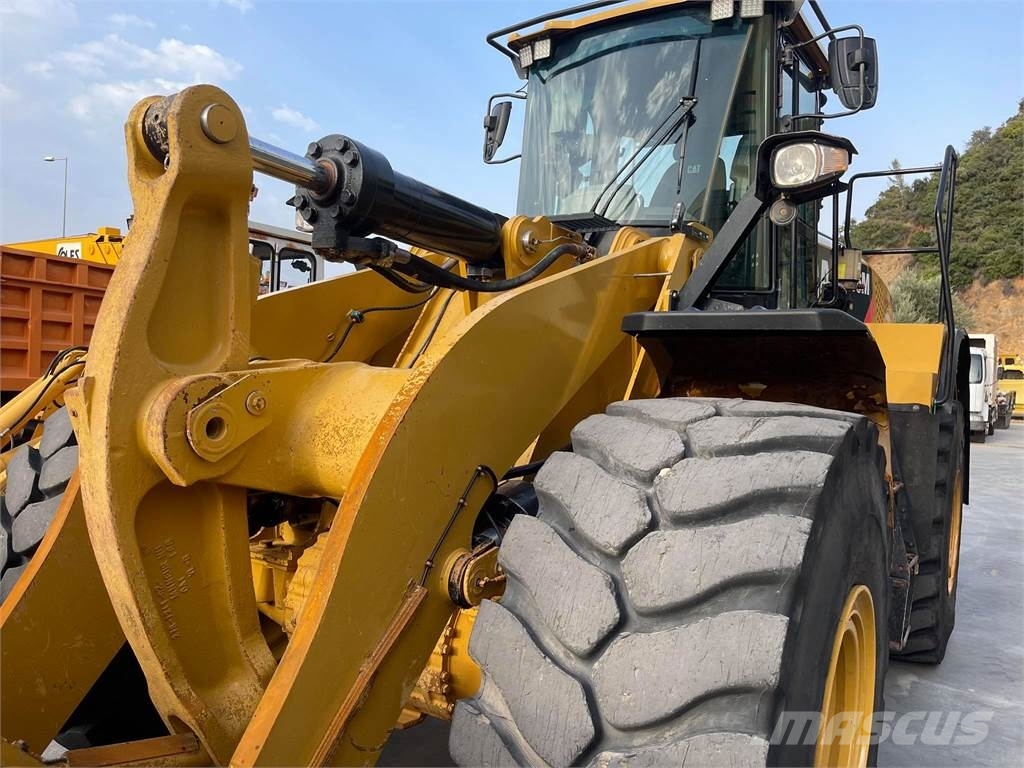 CAT 966M لوادر بعجل