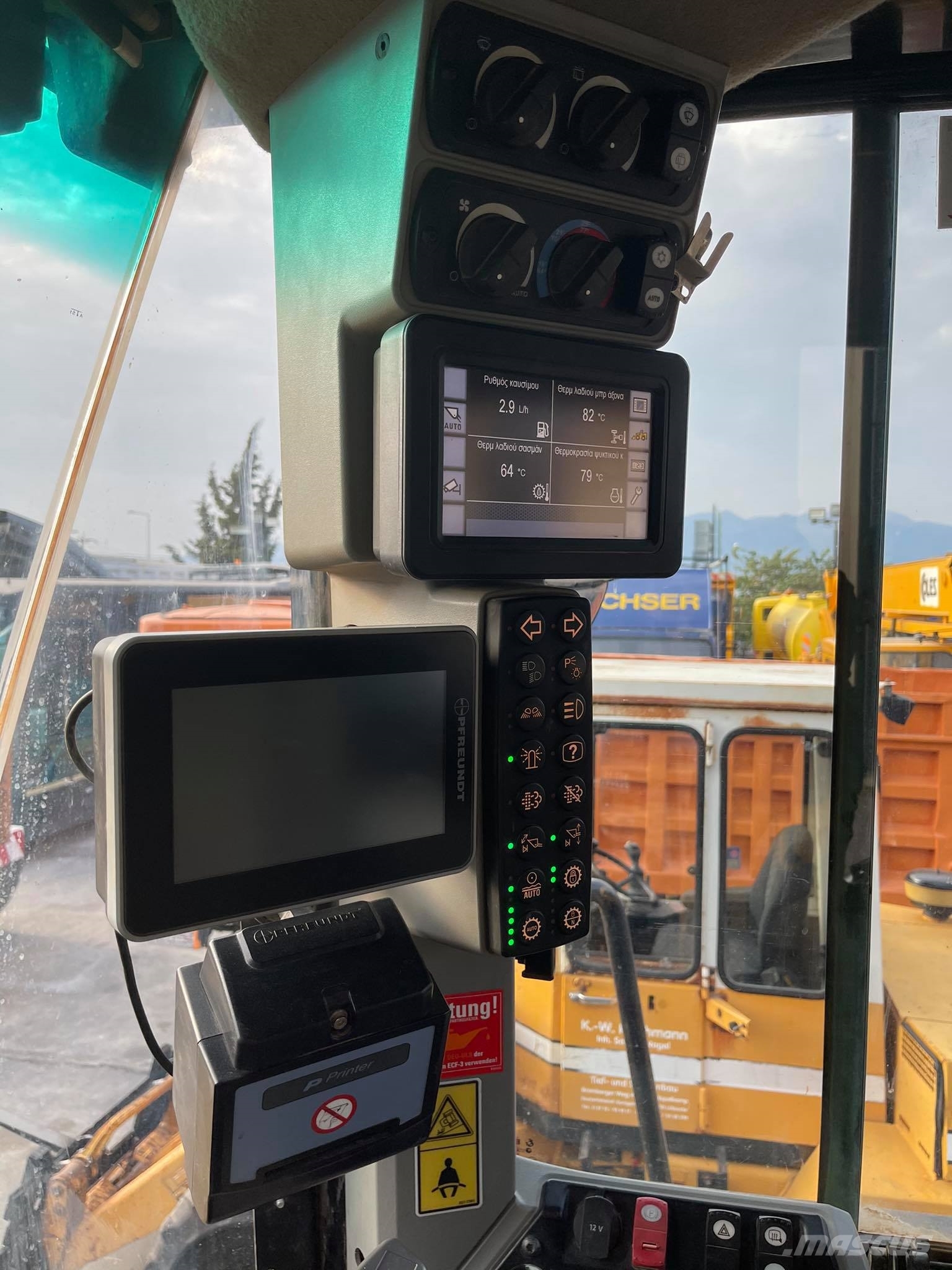 CAT 966M لوادر بعجل