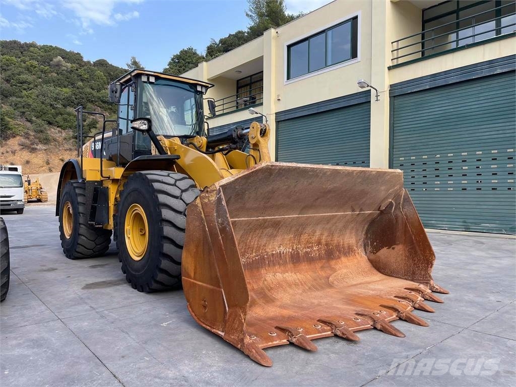 CAT 966M لوادر بعجل