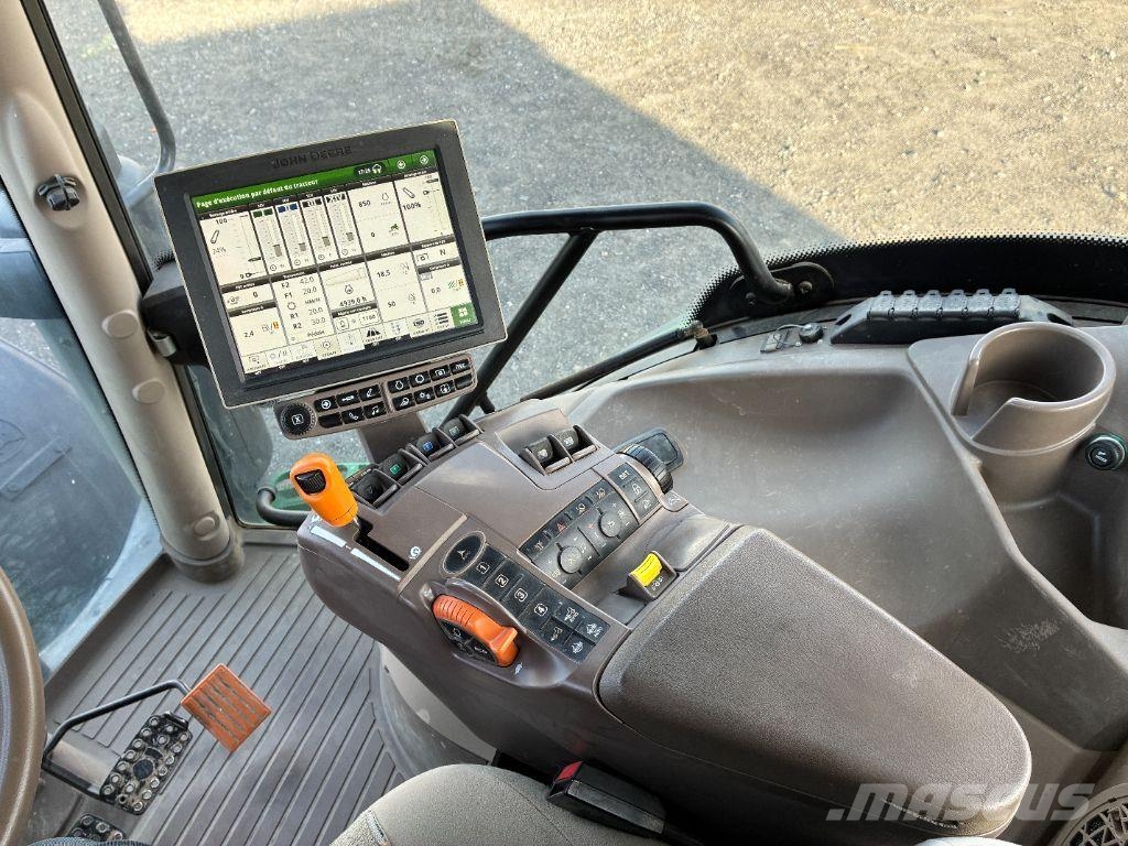 John Deere 6110R Traktory