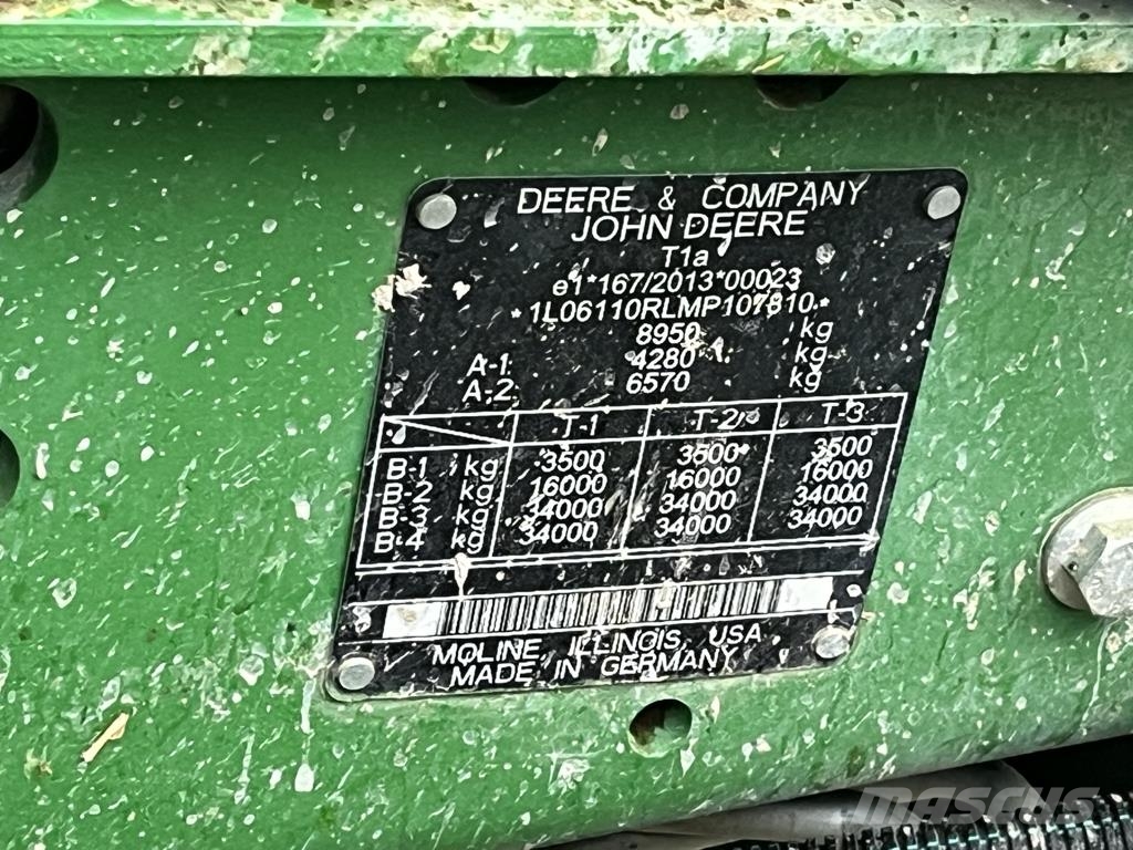 John Deere 6110R Traktory