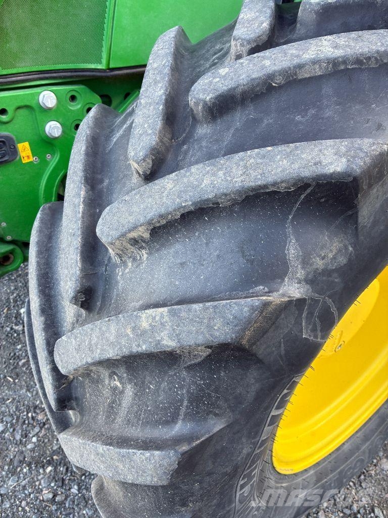 John Deere 6110R Traktory