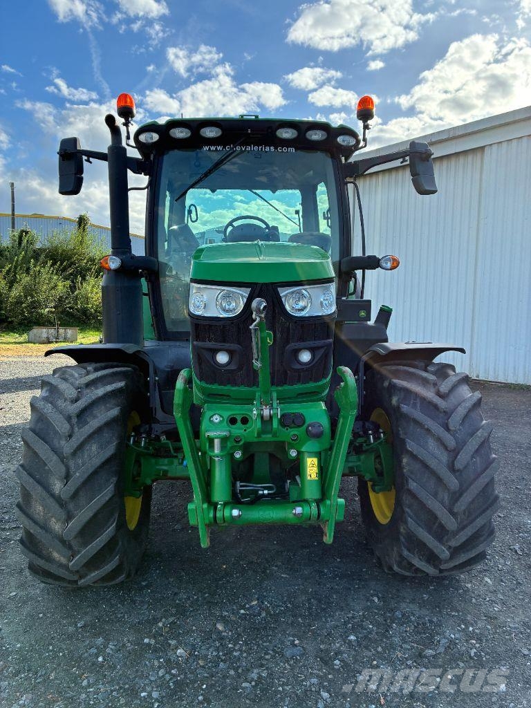 John Deere 6110R Traktory