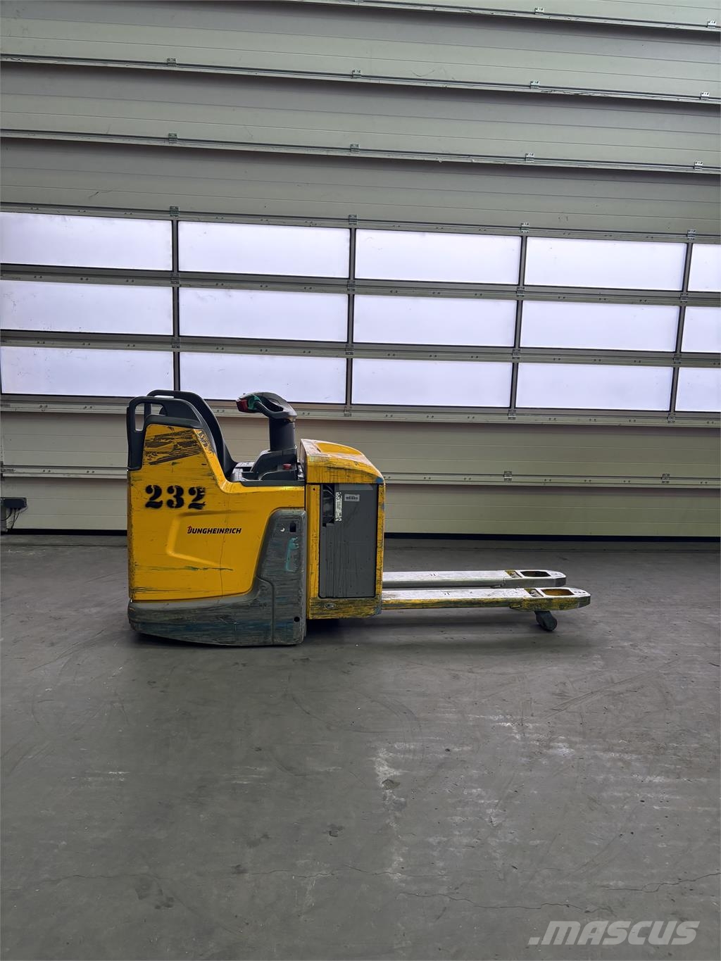 Jungheinrich ERE 225 Li-Lon Pedestrian stackers