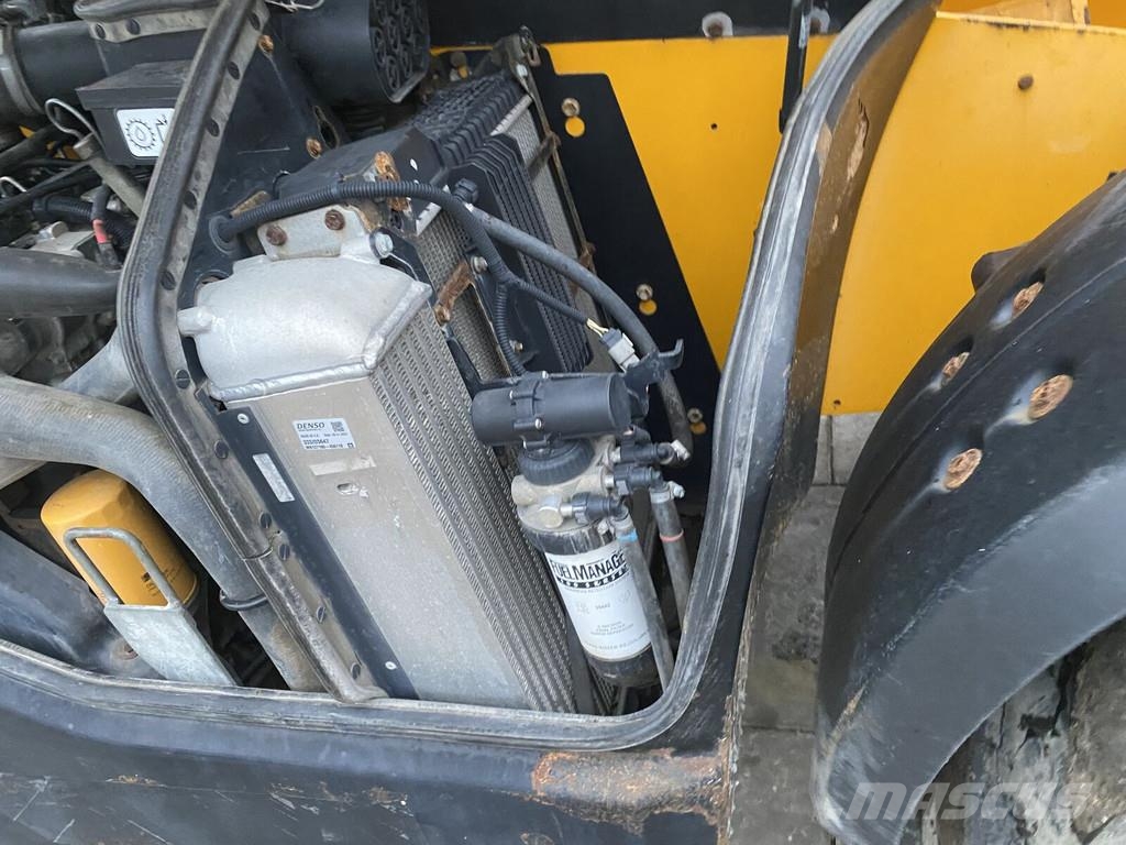 JCB 540-140 مناولات متداخلة
