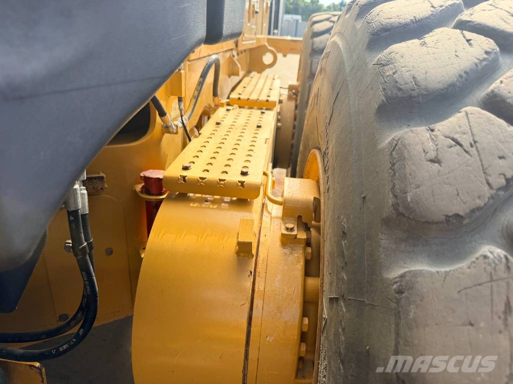 CAT 140M2 Tiehöylät