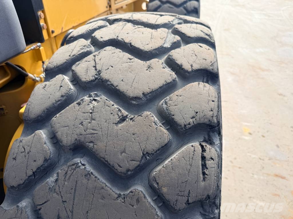 CAT 140M2 Tiehöylät
