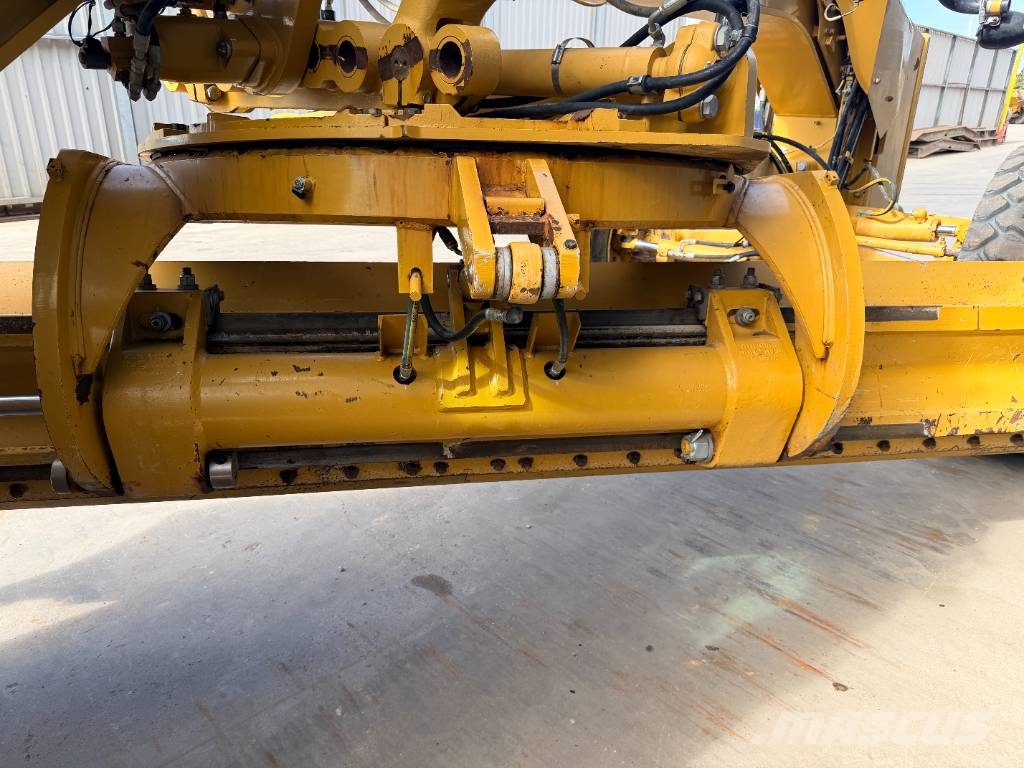 CAT 140M2 Tiehöylät