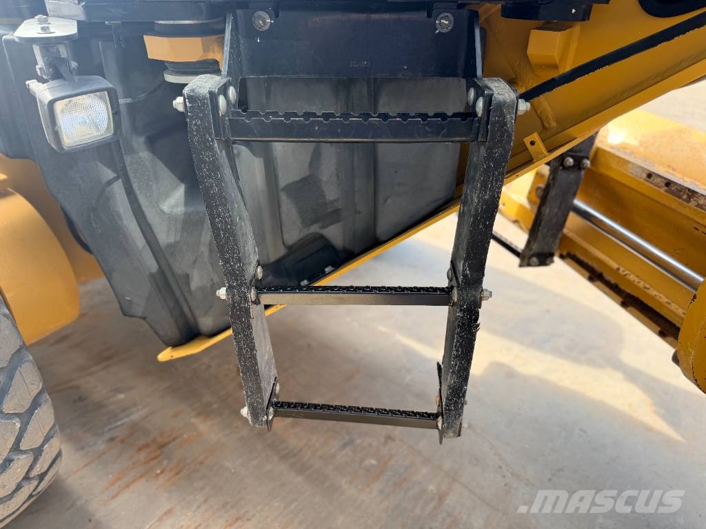 CAT 140M2 Tiehöylät