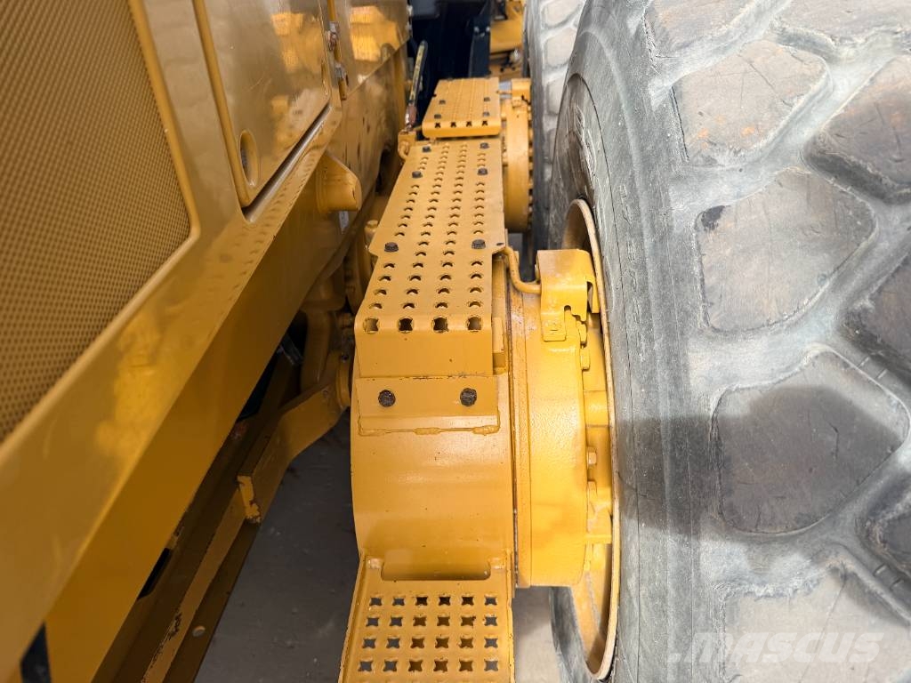 CAT 140M2 Tiehöylät