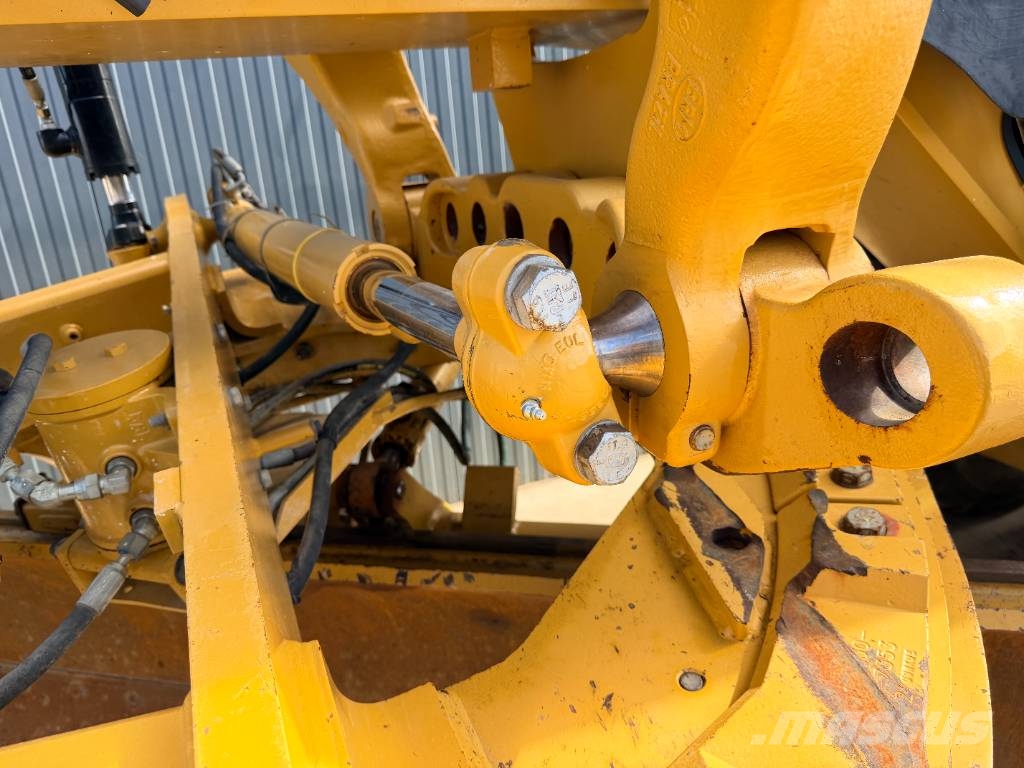 CAT 140M2 Tiehöylät