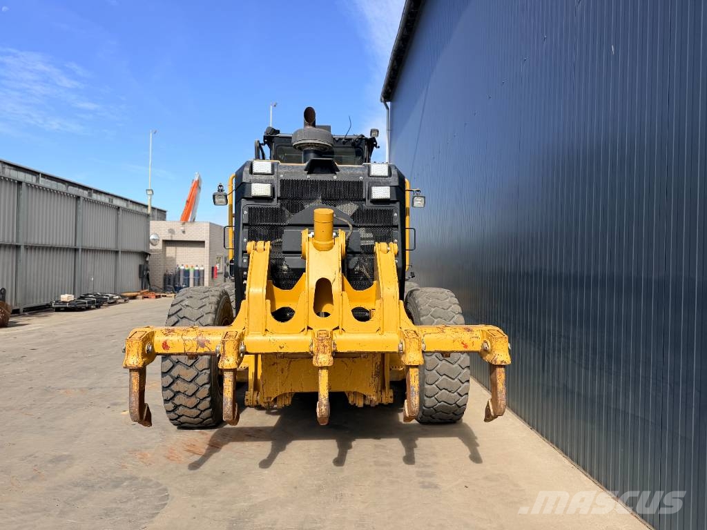 CAT 140M2 Tiehöylät